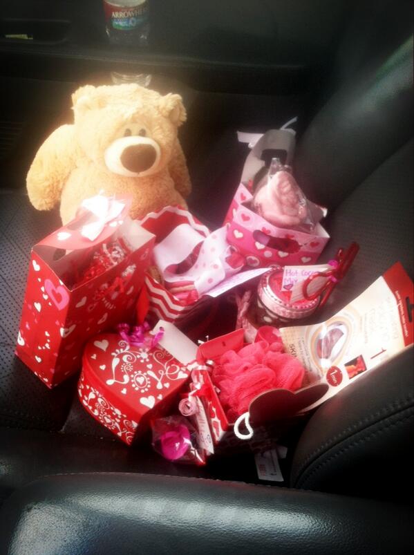 kellyklein7's tweet image. S/O TO LITERALLY THE BEST SECRET CUPID EVER @edog_415 I love you!!!! 😘😘😘😘 #shegoesoff