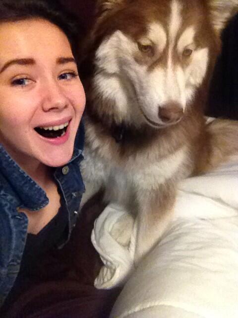 ChanieMenlove's tweet photo. Selfie with my valentine <3 http://t.co/p2DfdkEy42