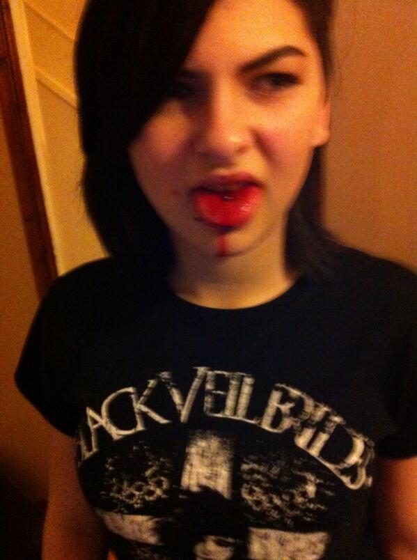 gee_bvb's tweet image. Ripped my tounge piercing