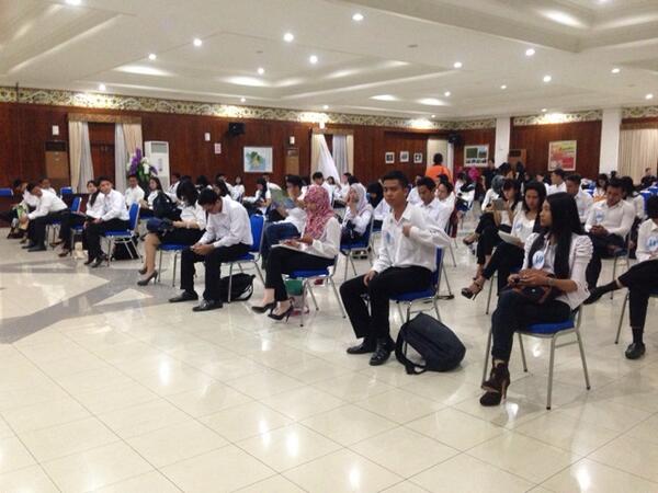 KotaBalikpapan's tweet photo. #EventBPN Sedang berlangsung Audisi #DWMB2014 di Aula Pemkot. #FDWB http://t.co/MT24BHxHe8 | @FDWB_BPN