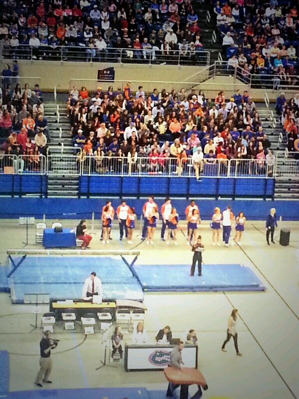 RowInTheSun's tweet image. HE DIDNT SLINGSHOT A TSHIRT UP TO HIS FIRST COXSWAIN! #ItsGreatUF