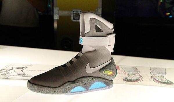 nike mag 2015