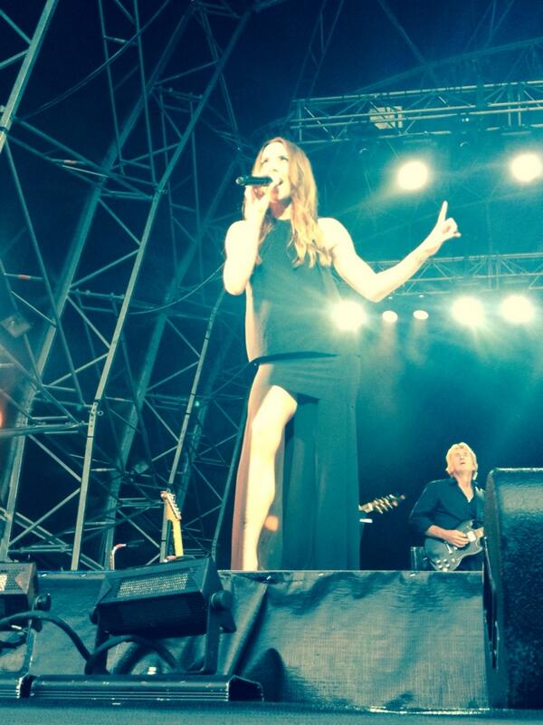 MelanieCmusic's tweet photo. Fair to say it's got off to a good start! x RT @TrackChatt: @MelanieCmusic has the crowd in her hands #MissionConcert http://t.co/yu1192WRsw