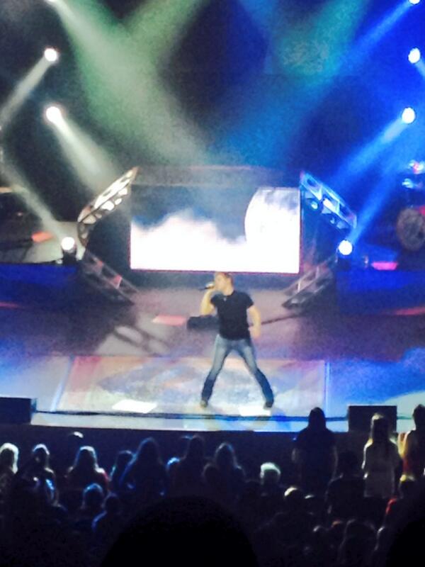McadamRose's tweet photo. Scotty McCreery!! It was so good!❤️ http://t.co/DC3FcUfNJF