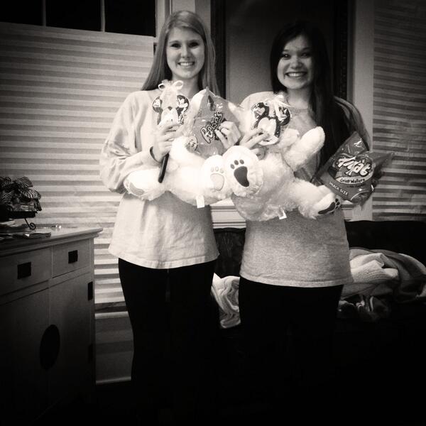 bayleebrooke23's tweet image. great minds think alike #samestuff #whoneedsboys @madasteuer12