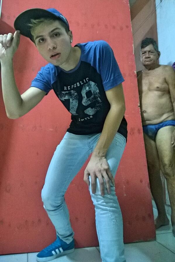 Miley Cyrus do morro tweet media