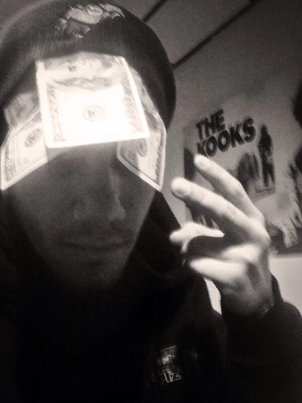 BigChrundle's tweet photo. Trappin' ain't dead http://t.co/41QpKiizra