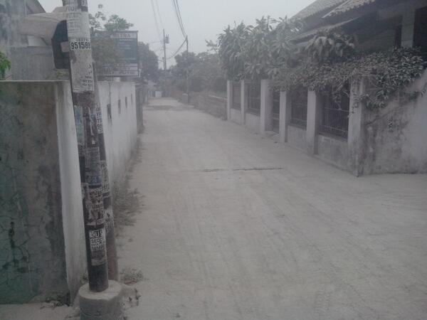 suasana jalan di dwpan lontraka kemarin pagi