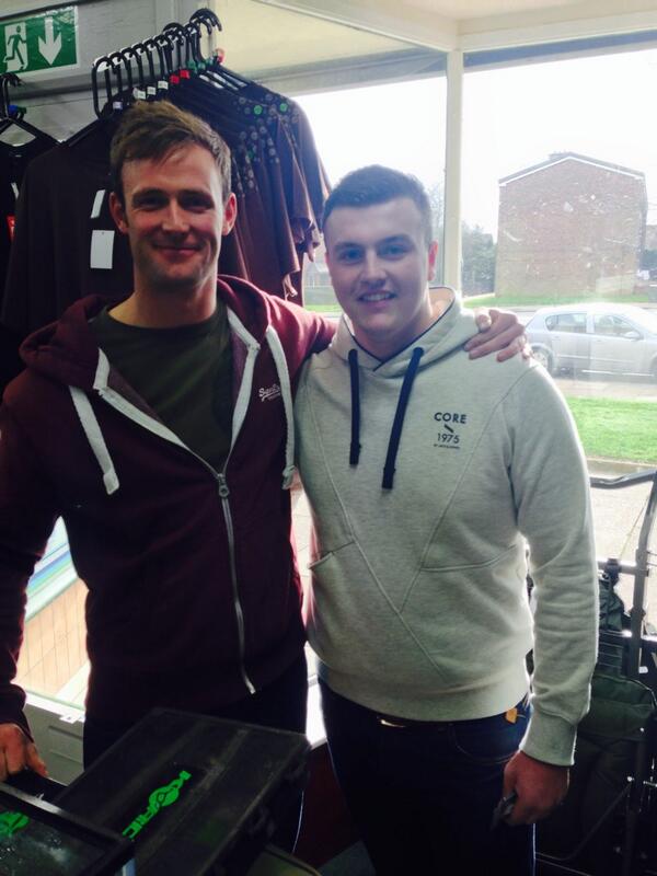 joemortimer1's tweet image. Met @Darrellpeck today at chapmans what a guy! Retweet and follow as promised? ;)