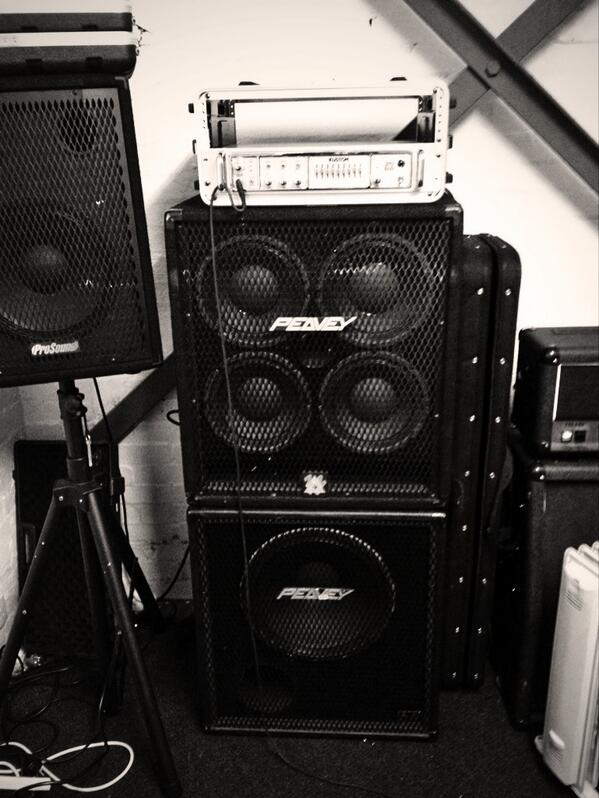 SamAmbrius's tweet photo. Upgraded The Rig With A Bottom Cab &amp; A Flight Case :) Rack Tuner On its Way! http://t.co/wp6jf2puND