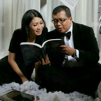 nindyaww's tweet photo. Happy wedding kak edo dan kak alitha cc: @edokriBO happyly ever after kakak pelatih hihi ♥♥ http://t.co/RDHfWyUk7W