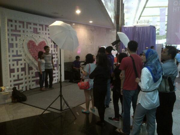 photocityid's tweet photo. Look! They like Our Love Booth so much, come to @GrandWeddingID JCC &amp; express yourself in our 2 different booths http://t.co/jchzbJvsue