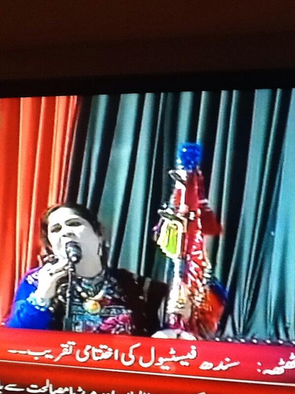 Taj Mastani electrifies crowds at the closing ceremony of #SindhFest in Thatta.