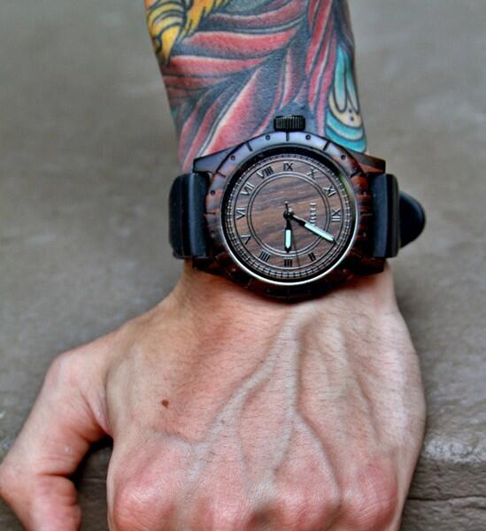 KarmaLoop_Rep14's tweet image. Check out these watches from @FludWatches - Use rep code: SNEAKERCLASSIC kloop.ly/1dQuyYm