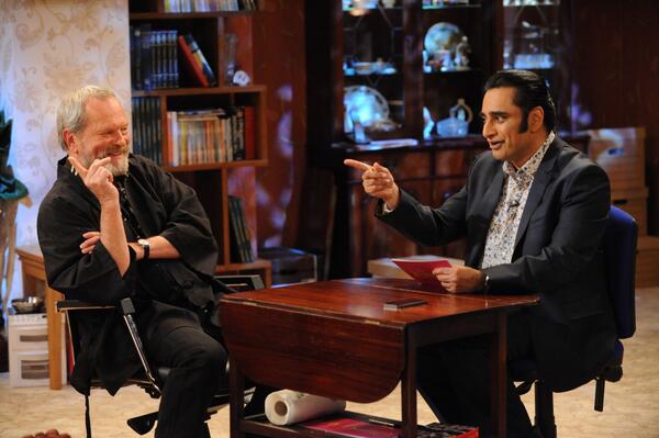 TVSanjeev's tweet image. Last #kumars Wed 10pm SKY1HD @terrygilliamweb shifts the blame for @montypython live onto @PythonJones &amp;amp; @JohnCleese