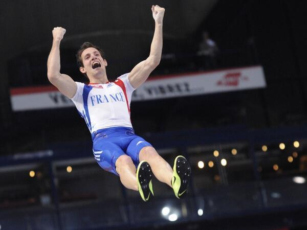 _JeuxOlympiques's tweet photo. [Perche] ENORME ! Renaud Lavillenie bat le record du monde de Bubka à Donetsk avec un saut à 6m16 !!! EXCEPTIONNEL ! http://t.co/svtJe7fWn9