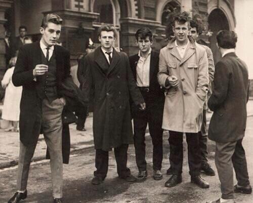 itsmovies's tweet photo. Why did fashion change, look at them college boys http://t.co/I8sIbu0XUw