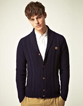 最強のメンズファッション Twitter પર チノパン ネイビーカーディガンのコーディネート 定番のチノパン 白シャツもショールカラーカーディガン を合わせるととても上品な印象です ザックリしたニットよりタイトなスタイルの方が より大人の着こなしです Http T