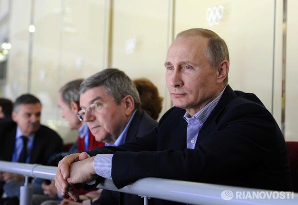 Поддержать хоккеистов в матче РФ - США пришел Президент Владимир Путин - фото 2