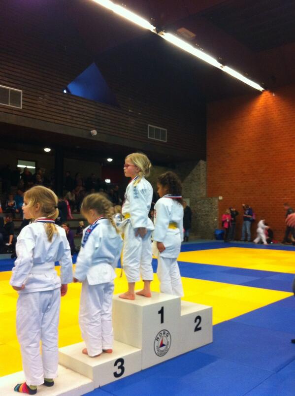 Dijkmansport's tweet photo. Mooie ontwikkeling op het opstap toernooi in Norg: Elise Rustige, 6 jaar, gele band + bruine slip is kampioen! #super http://t.co/RXKP6LnrJZ