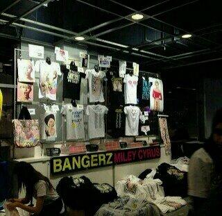 LTMiley's tweet image. Some of the bangerz tour merch .