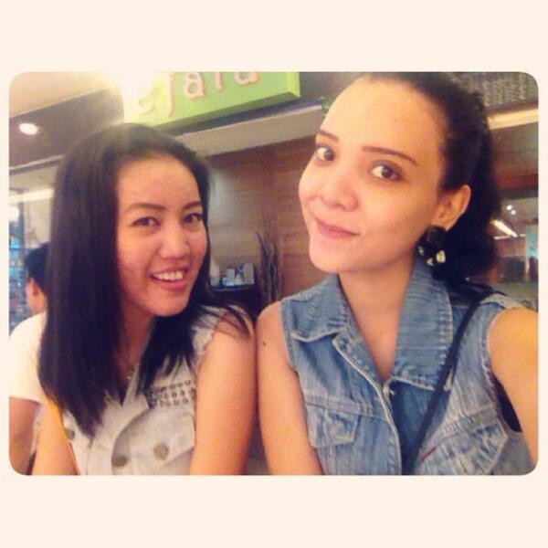 helenasissy's tweet photo. thankyou for being such a goodfriend who bring too much laughter wkwkwk @Fhyncess08 stop galau!! mwah mwaah http://t.co/Lv3MWC0hiM