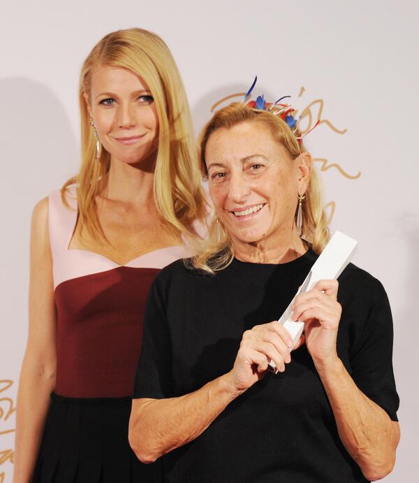 VogueSpain's tweet photo. [VOGUE NEWS] Miuccia deja de ser presidente de @Prada y se convierte en directora ejecutiva. http://t.co/QXNBUV7wPg http://t.co/5t4JO1RyFb