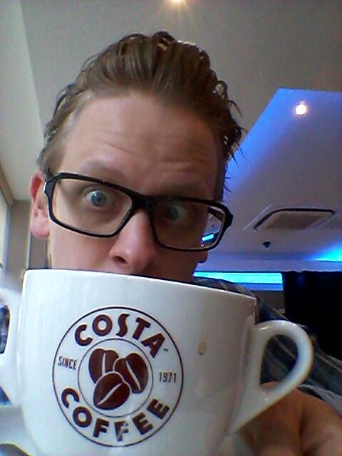 TheMadsMedia's tweet image. Excuse me, I believe I ordered the LARGE cappuccino.  #oldreference