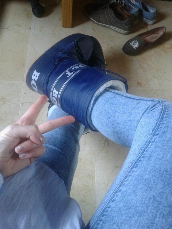 222Fabiola's tweet photo. Botazas d snow http://t.co/WcaLl7HKC4