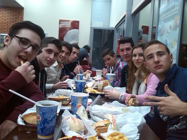 albbagr97's tweet photo. de cenita buena con @jorgefuentescan @juanmi_forny @Julio_kipi @2alexgil @Alforlo @patriclarkson @Oken12 #cotet http://t.co/nG8386nBOa