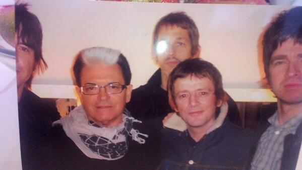 Londra una foto ricordo con il gruppo Oasis. Periodo pazzesco.