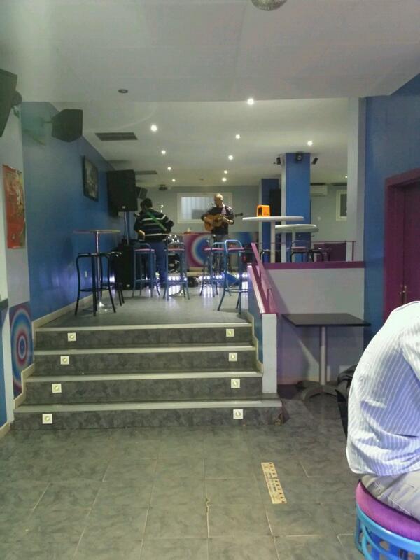 CAFPUBLUZDELUNA's tweet photo. Preparando el concierto de esta noche. Delacaye en concierto en @CAFPUBLUZDELUNA http://t.co/yrEtjiwSW4