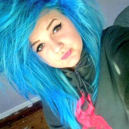 harri_etta's tweet photo. come back blue hair :((((( http://t.co/dy3dfSyad3