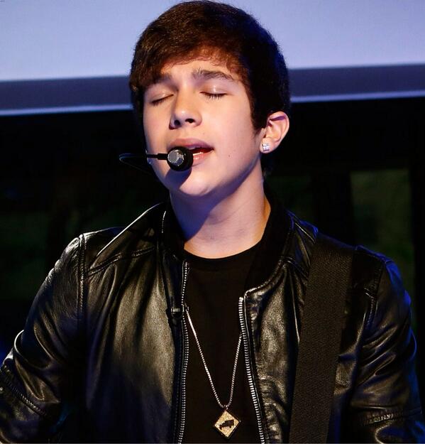 YaGurlAMahomie_'s tweet image. RT IF YOU LOVE @AustinMahone I'M JUDGING YOU IF YOU DON'T RT THIS.. #AustinToIndiana 🙏❤️