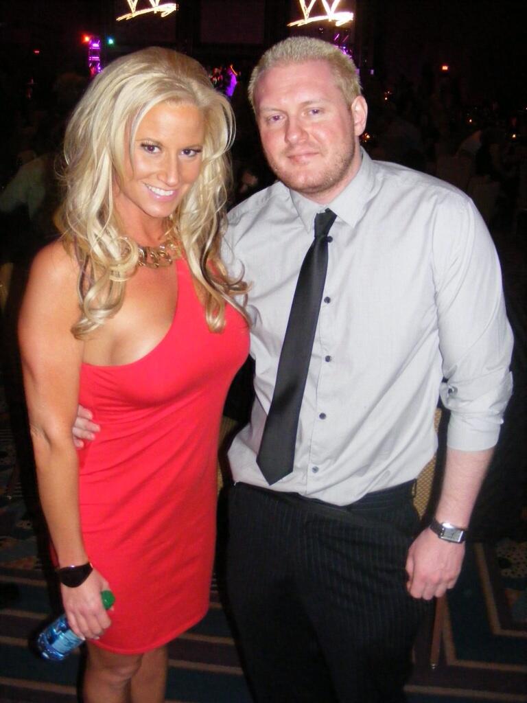 BgiaEcgIYAAVi9J.jpg:large