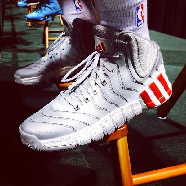 Dame_Lillard's tweet photo. Wore the @adidasHoops #CrazyQuick2 to @NBAAllStar practice this morning. #adidasonCourt http://t.co/b9JrPRMsMp