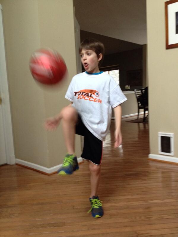 JulesGin's tweet photo. Snow outside.. no problem Nick's juggling inside getting ready for core1 @Totalsoccer @BUSCSoccer http://t.co/PJqqnifSd7