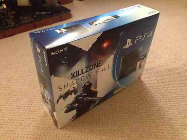 TylerWModel's tweet image. Got my little brother over for the weekend so we&apos;re going to have a late one :) #ps4 #takeway