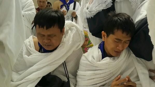 Ada 4 sahabat tuna netra didampingi 3 sahabatnya yang juga umroh bersama kami,  sungguh mudah bila Alloh menghendaki