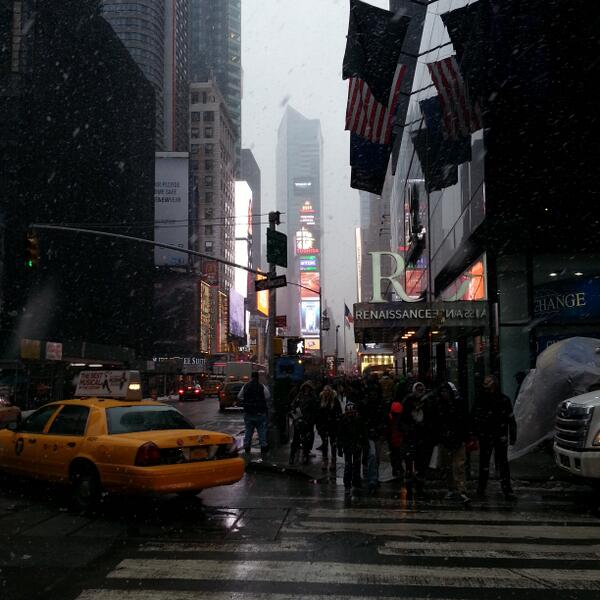 Potarior's tweet photo. Times Square geeez so huge. I am not too far away from @MKBHD ? :) http://t.co/n6zTqIzPLf