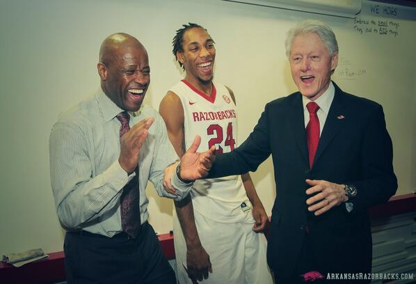 Great photo of @MikeAndersonUA, <a href="/Mr_WALKONAIR/">Mike Qualls Sr</a> and <a href="/billclinton/">Bill Clinton</a> celebrating today's win over LSU!