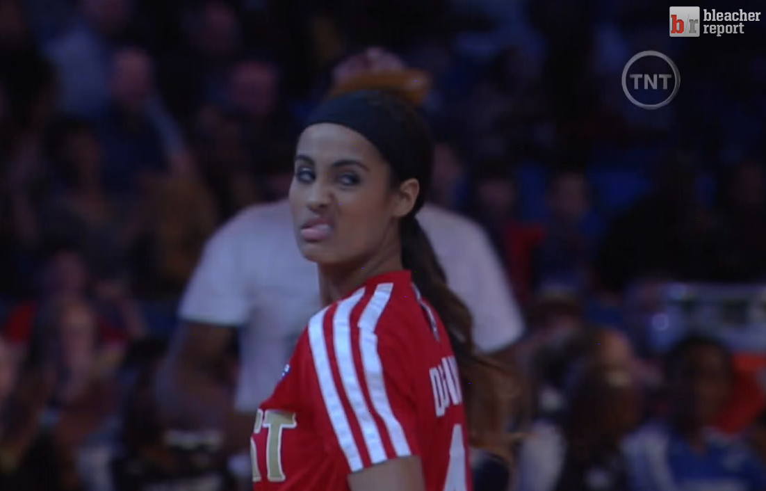 Bgj6WUUCYAAqX33.png:large