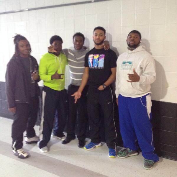 __alexreallive's tweet photo. @Yung_Reaper_ @FanSquad_03 💰💰 cash flows http://t.co/PPmZbHwFwo