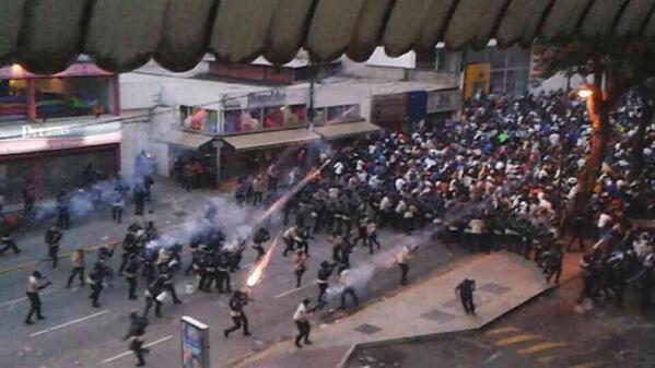 JPAFS's tweet photo. Imagen fuerte de lo ocurrido hace a horas de la tarde en Altamira, ahora, diganme, quienes son los violentos?? #15F http://t.co/or6yfZgrv2