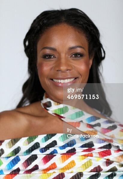 ChrisJack_Getty's tweet photo. Naomie Harris looking stunning in @CHANEL at the Finch Pre-BAFTA party http://t.co/F0kciZ5ORg