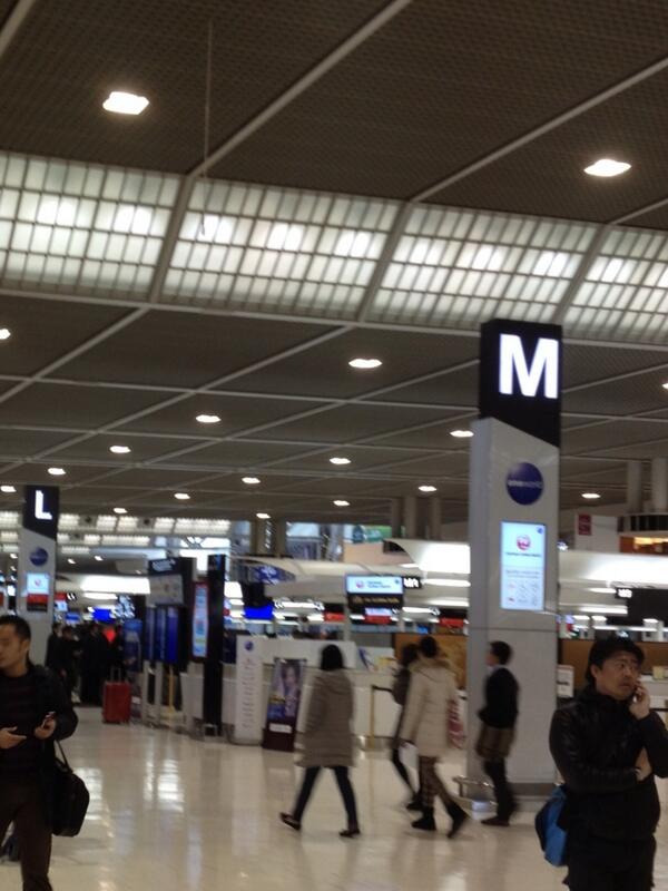 cashboxman's tweet photo. ウチの会社で、いろいろ手伝って貰ってる、大学生の大谷君@ryotani_ がブロードウェイに行くので成田へ。僕はまだ取材が終わってないので後日出発。 http://t.co/nQ0hW25if1