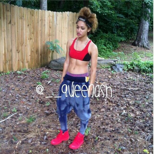 morepleease's tweet photo. Her gf not cute either lmfao http://t.co/KweMOWCHAu