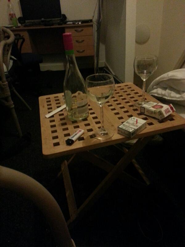 xlliissaaa's tweet photo. afterparty borrels met @Short__T  en @KimberleyxS http://t.co/PpC5YReR9r