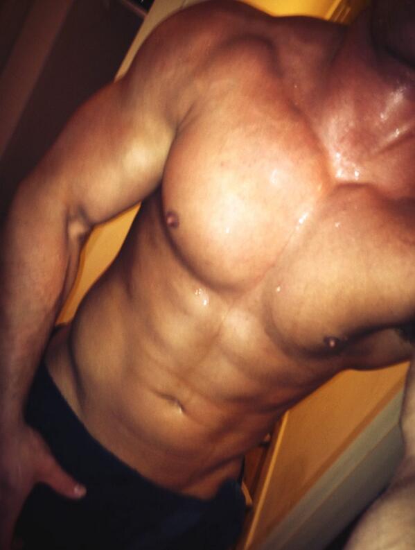 Hard works paying off now #leanbulk #lean #gym #fitness #abs #gymshark #weights #bodybuilding