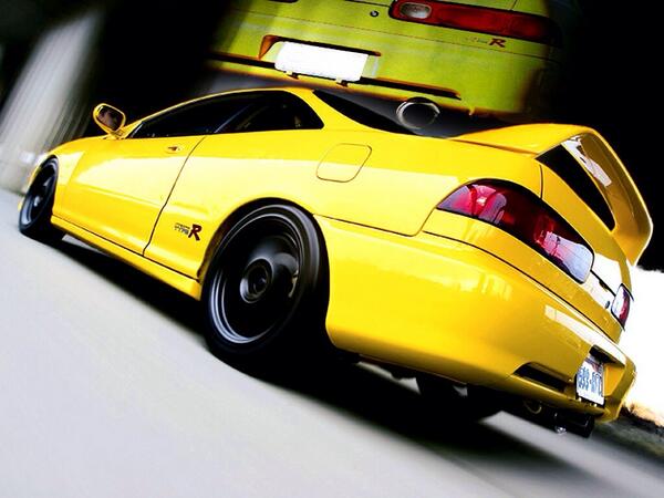 【Integra type-R (Honda)】
ホンダのスポーツモデルの最上位を意味する”タイプR”。94年にデビューし、エンジンは1.8L直列4気筒を搭載。初代•2代目ともに圧倒的な人気から盗難が相次いだ。